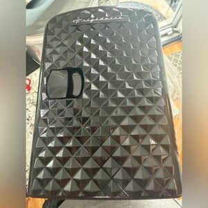 Frigidaire 9-Can Mini Retro Beverage Fridge 4-Liter